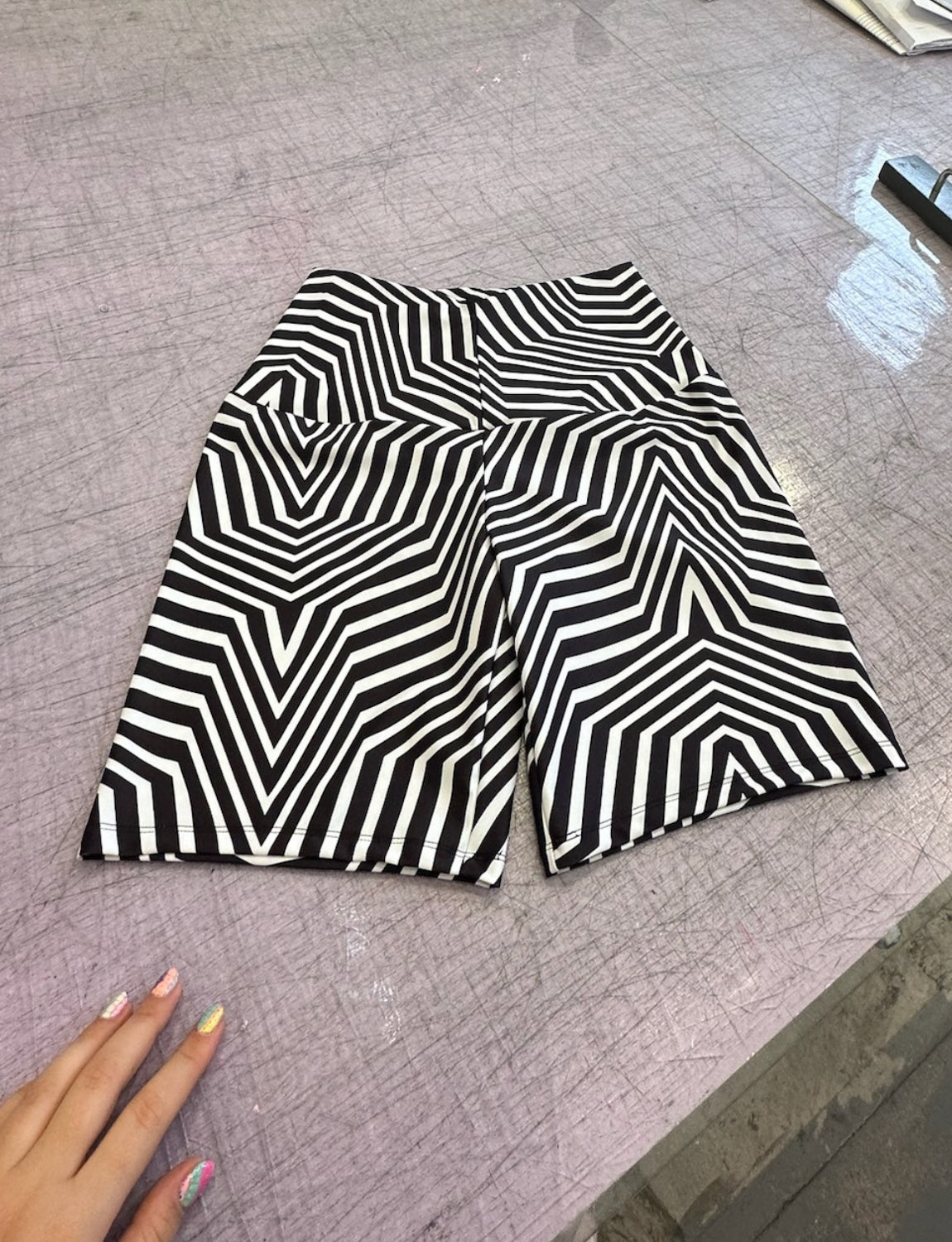 black and white optical illusion printed lycra cycling shorts