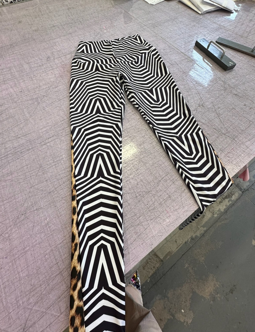 black and white patterned lycra leggings