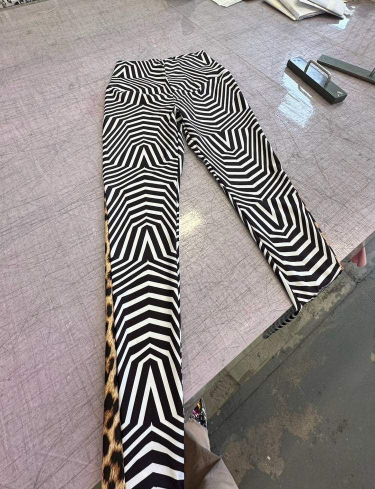 black and white patterned lycra leggings